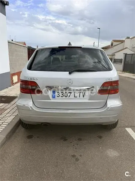 Usado Mercedes B200 140 CV (102 kW) 2006 Gris / plata Monovolumen