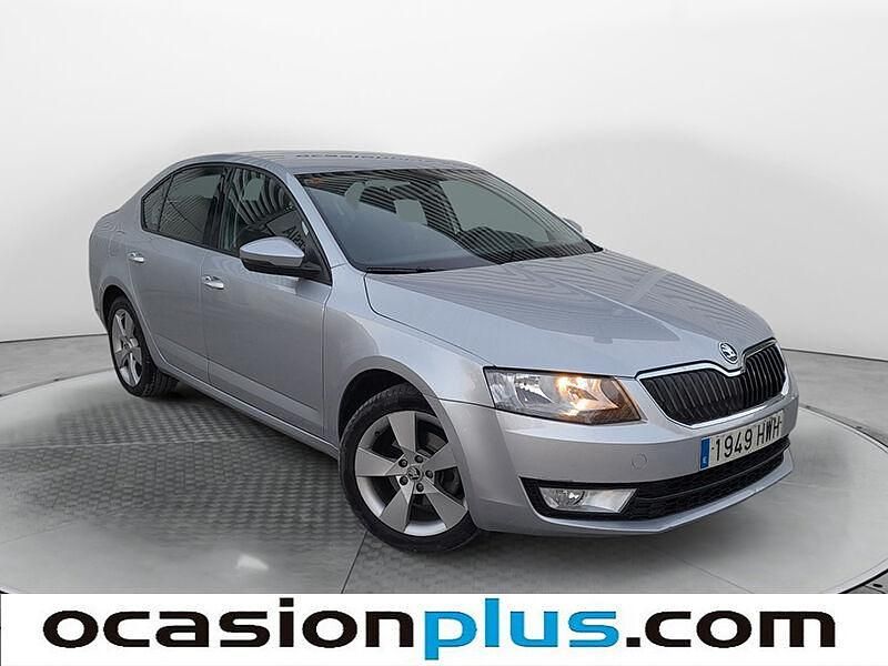 Usado Skoda Octavia Elegance 150 CV (110 kW) 2014 Plateado Utilitario