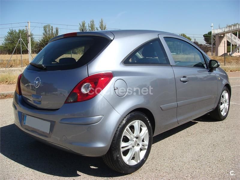 Usado Opel Corsa 90 CV (66 kW) 2007 Gris / plata Utilitario