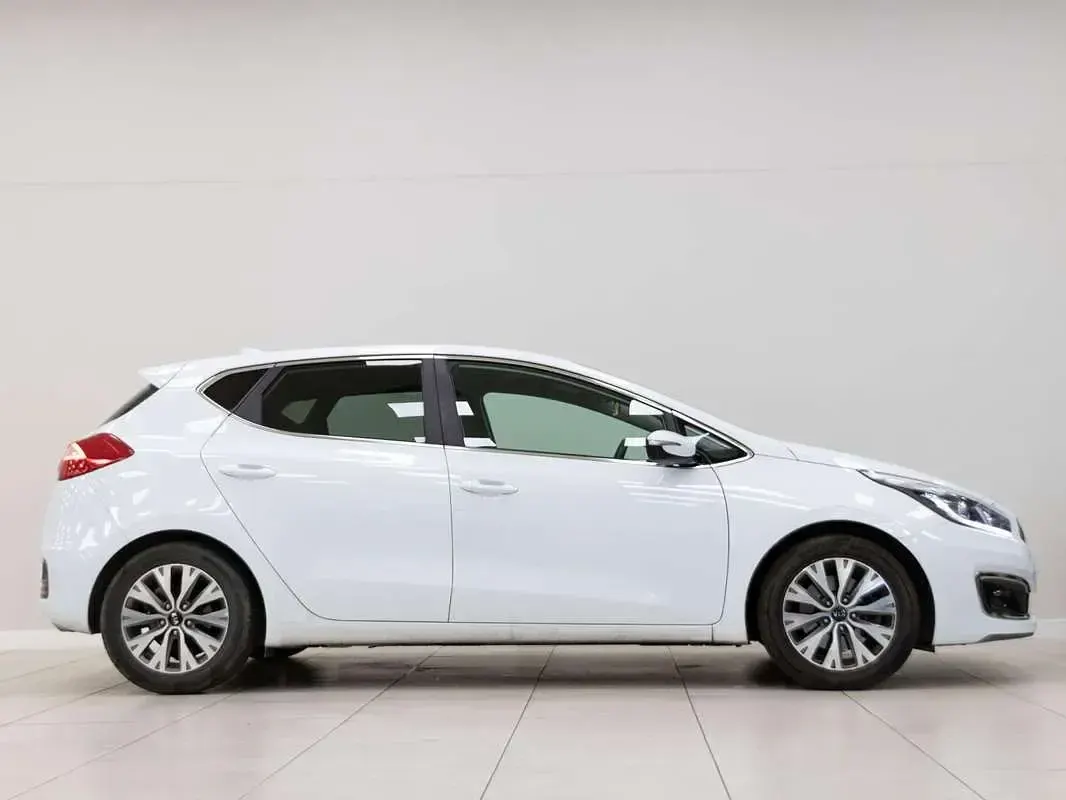 Usado Kia Ceed 101 CV (74 kW) 2017 Blanco Utilitario