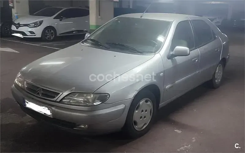 Usado Citroën Xsara 90 CV (66 kW) 2000 Gris / plata Berlina