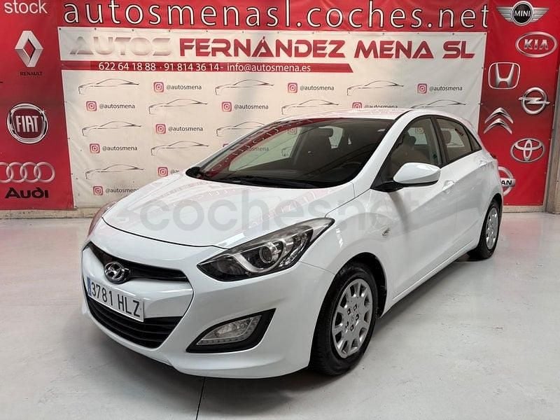 Usado Hyundai i30 100 CV (73 kW) 2012 Blanco Berlina