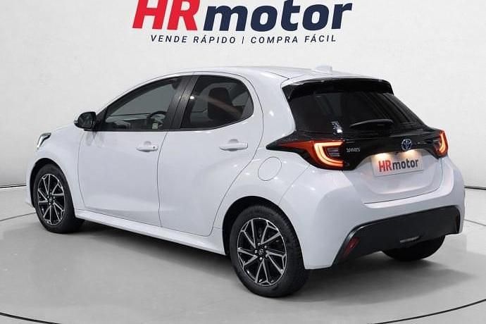 Usado Toyota Yaris Hybrid Active 92 CV (67 kW) 2023