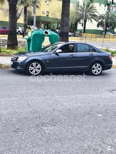Usado Mercedes C200 Avantgarde 136 CV (100 kW) 2009 Gris / plata Berlina