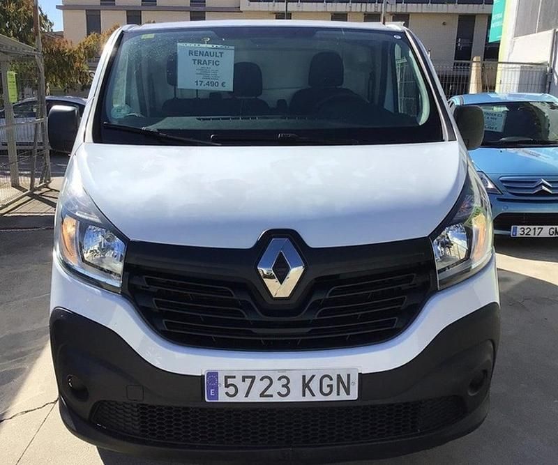 Usado Renault Trafic 120 CV (88 kW) 2017 Blanco Monovolumen