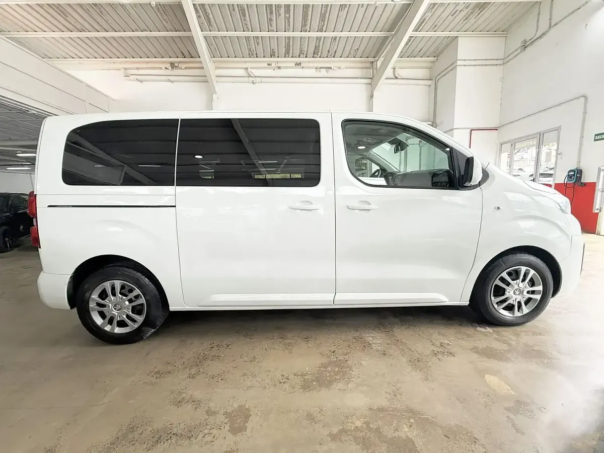 Usado Peugeot Traveller Active 120 CV (88 kW) 2019 Blanco Monovolumen