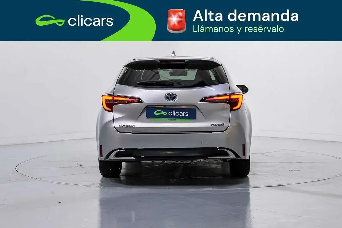 Usado Toyota Corolla Style 98 CV (72 kW) 2023 Plateado Familiar