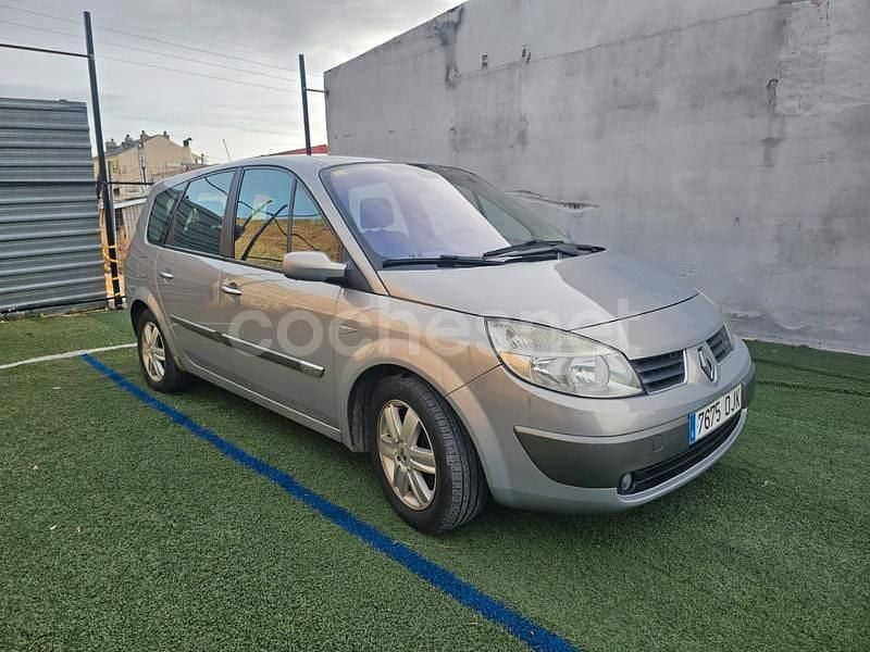 Usado Renault Scénic II Expression 130 CV (95 kW) 2005 Gris / plata Monovolumen