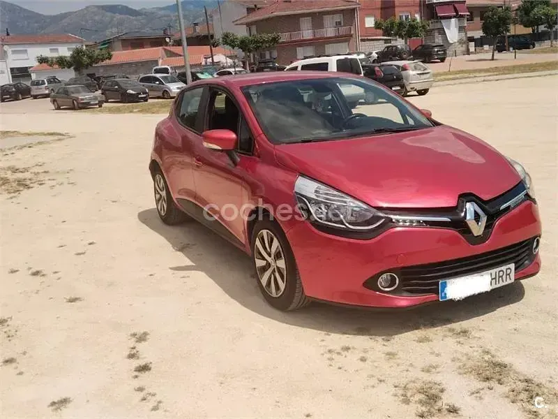 Usado Renault Clio IV Dynamique 90 CV (66 kW) 2013 Rojo Berlina