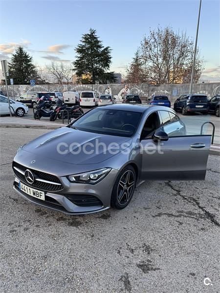 Gris / plata Usado 2022 Mercedes CLA200 Shooting Brake Familiar | 32.900 € (Precio justo) - Imagen 1/4