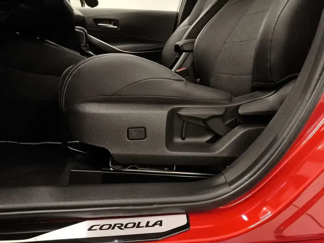 Usado Toyota Corolla Edition 196 CV (144 kW) 2025 Rojo Familiar