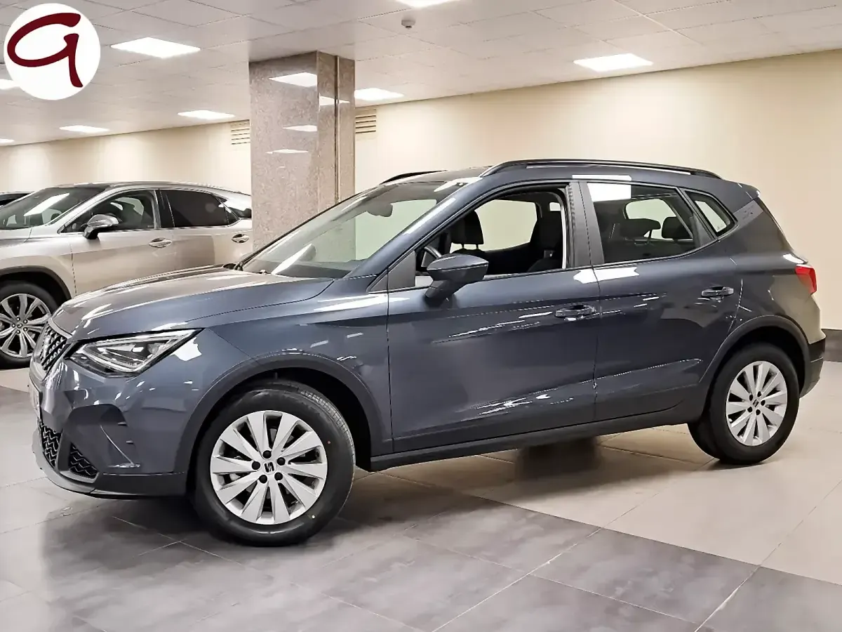 Usado Seat Arona Style 115 CV (84 kW) 2025 Gris / plata SUV