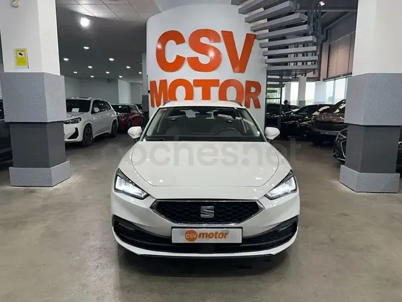 Usado Seat Leon Style 116 CV (85 kW) 2022 Blanco Familiar