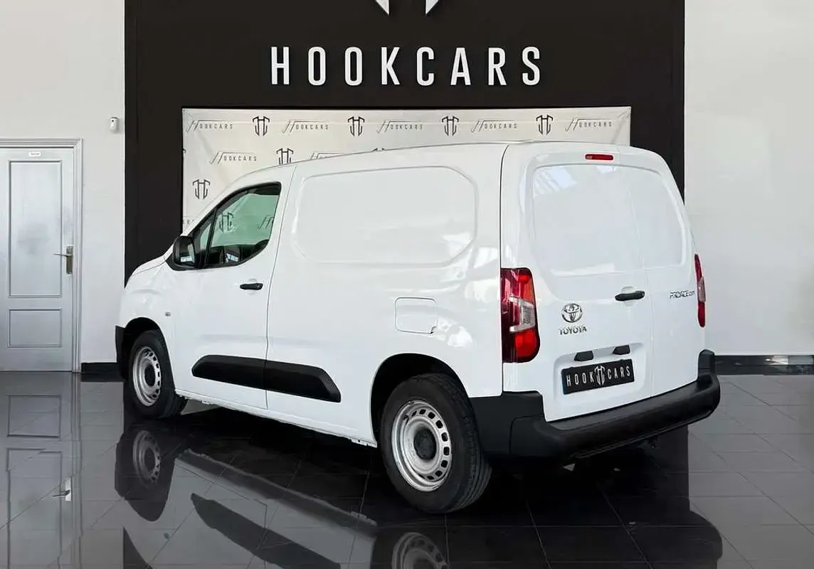 Usado Toyota Proace City City 102 CV (75 kW) 2022 Blanco Monovolumen