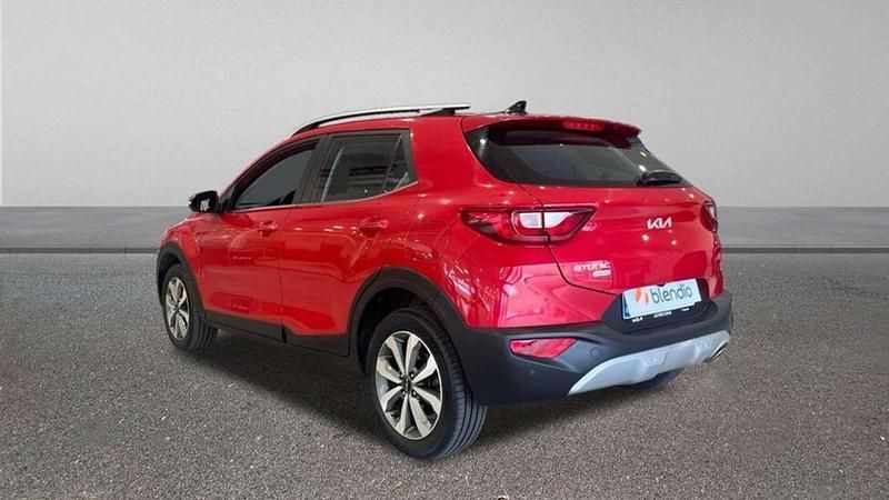 Usado Kia Stonic 101 CV (74 kW) 2024 Rojo SUV
