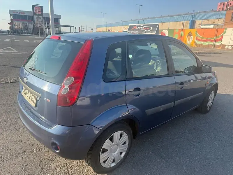 Usado Ford Fiesta Ghia 68 CV (50 kW) 2007 Azul Utilitario