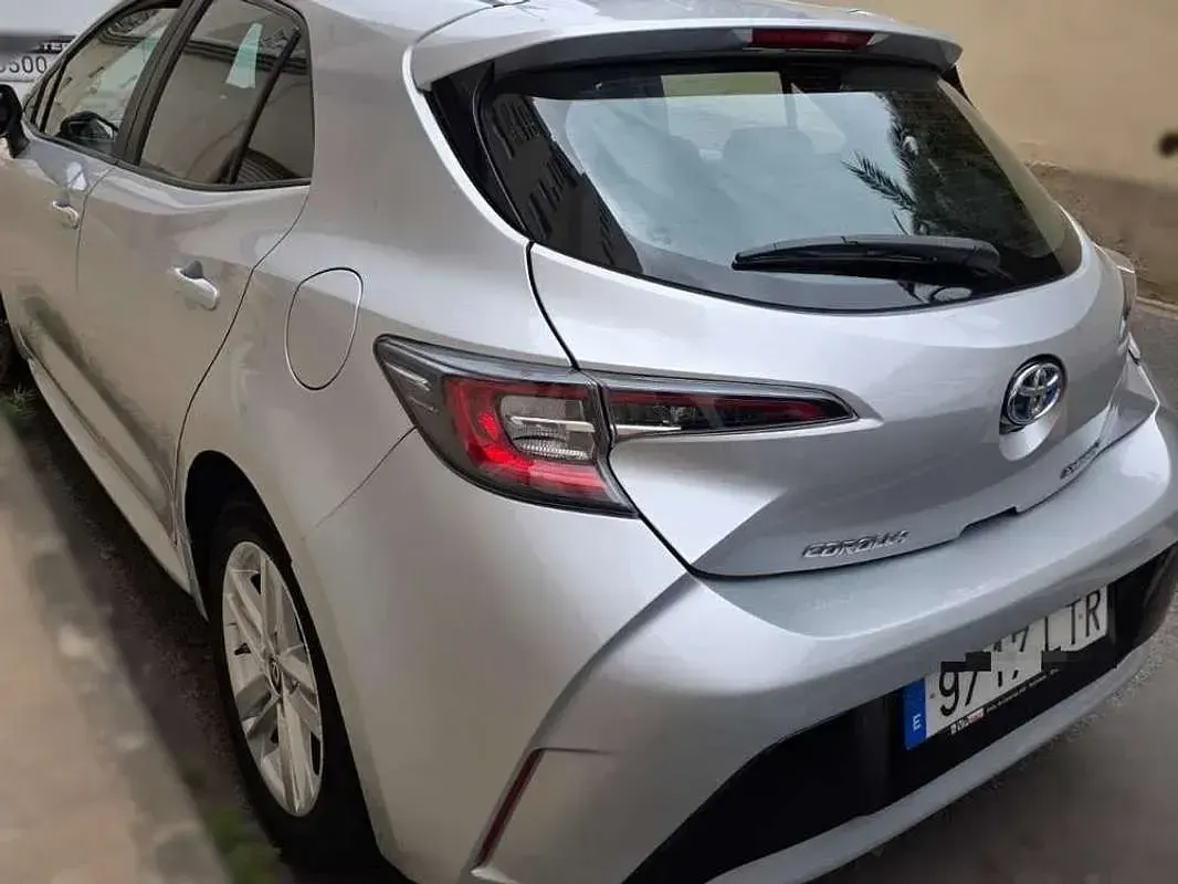 Usado Toyota Corolla Business Edition 98 CV (72 kW) 2021 Gris Berlina