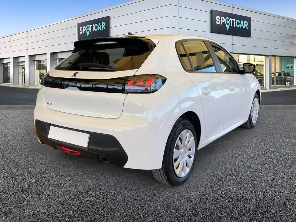 Usado Peugeot 208 Active 100 CV (73 kW) 2023 Blanco Utilitario