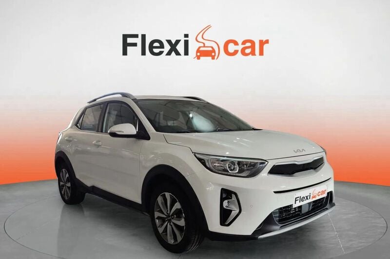 Usado Kia Stonic 84 CV (61 kW) 2023 Blanco SUV