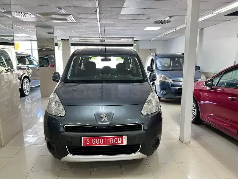 Usado Peugeot Partner Tepee Active 92 CV (67 kW) 2012 Azul Monovolumen