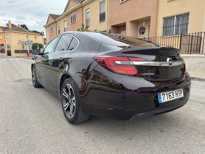 Usado Opel Insignia Selective 140 CV (102 kW) 2013 Marrón Berlina