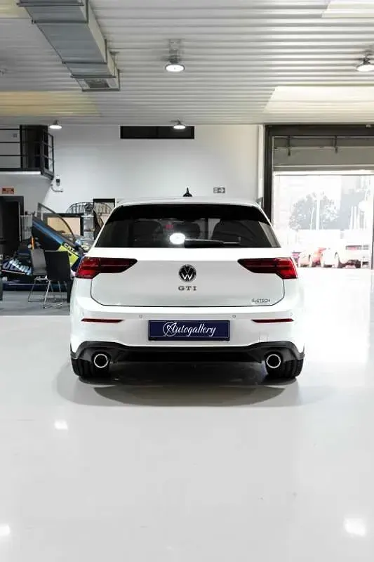 Usado VW Golf VIII GTI 245 CV (180 kW) 2022 Blanco Utilitario