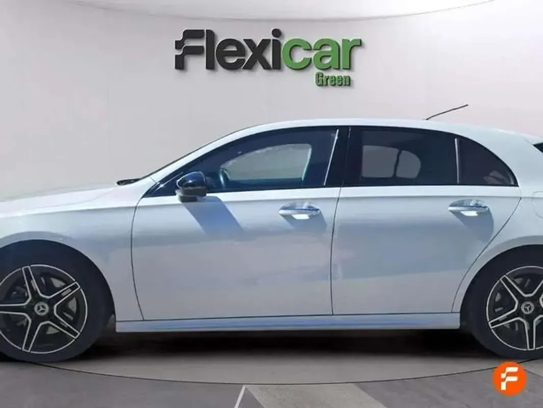 Używany Mercedes A250 218 KM (160 kW) 2022 Biały Sedan/Limuzyna