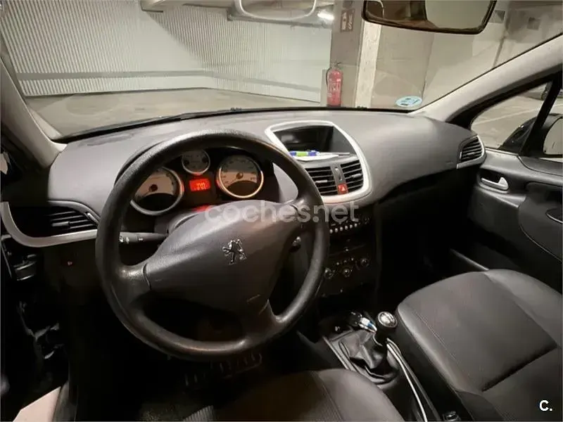 Usado Peugeot 207 75 CV (55 kW) 2009 Negro Berlina