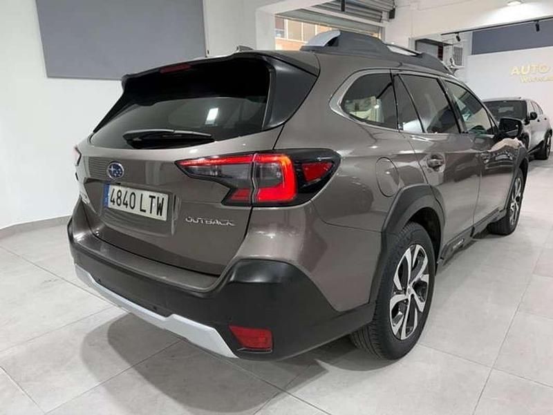Usado Subaru Outback 170 CV (125 kW) 2021 Marrón Familiar