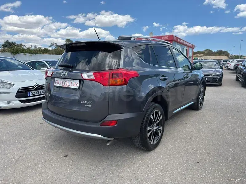 Usado Toyota RAV4 Executive 150 CV (110 kW) 2016 Gris / plata SUV