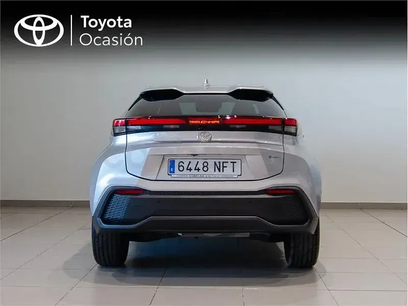 Usado Toyota C-HR Advance 140 CV (102 kW) 2025 Gris / plata SUV