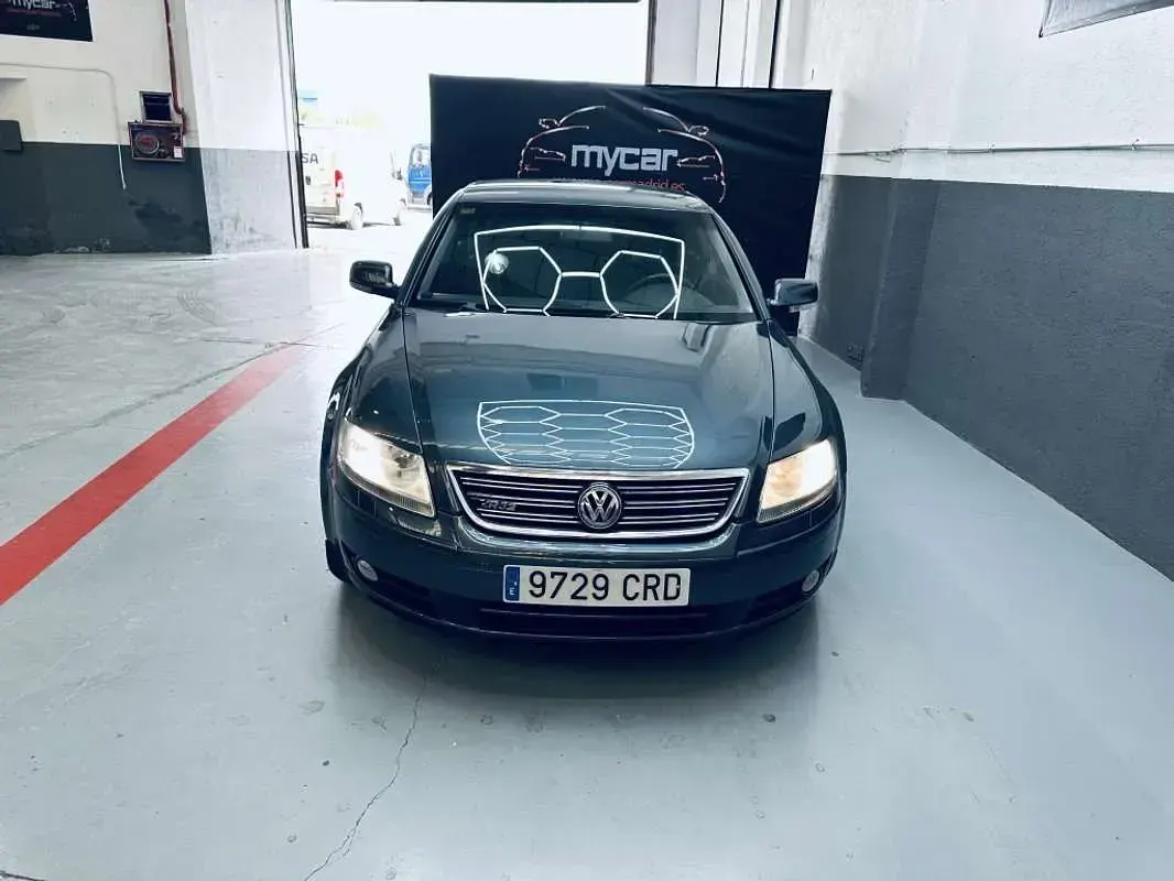 Usado VW Phaeton 241 CV (177 kW) 2004 Gris Berlina