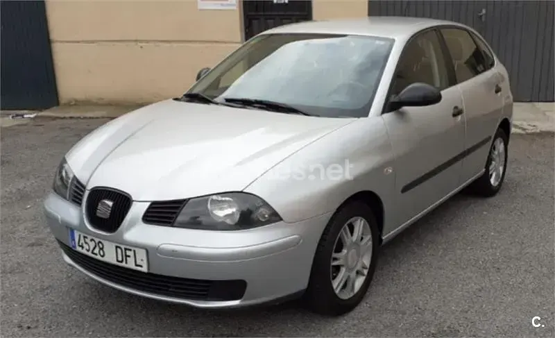 Usado Seat Ibiza 100 CV (73 kW) 2005 Gris / plata Utilitario