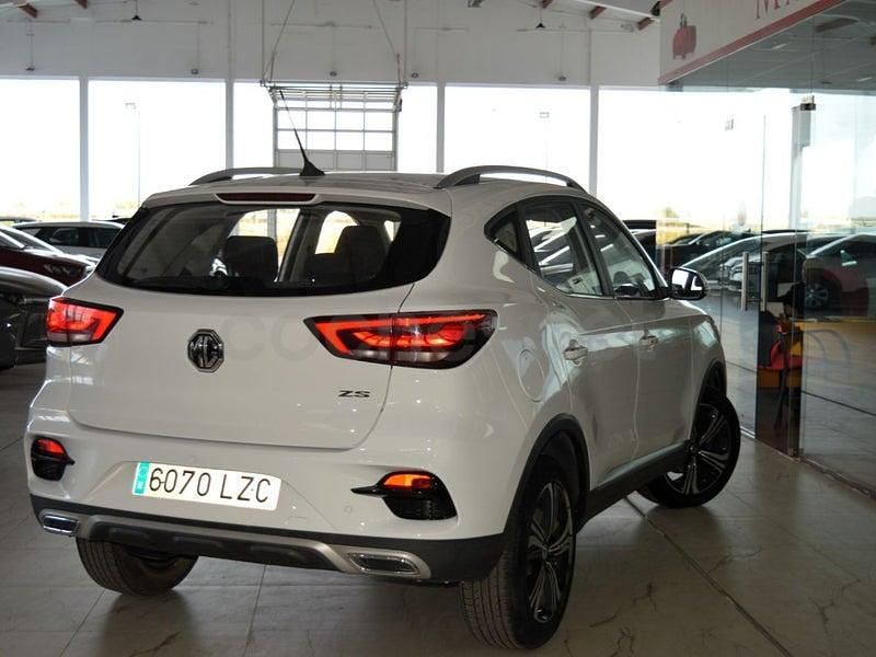 Usado MG ZS Luxury 111 CV (81 kW) 2022 Blanco SUV