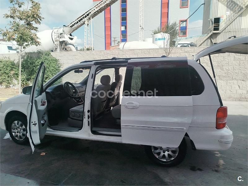 Blanco Usado 2006 Kia Carnival LX Monovolumen | 3499 € (Buen precio) - Imagen 1/4