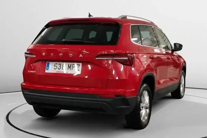 Usado Skoda Karoq Ambition 116 CV (85 kW) 2024 Rojo SUV