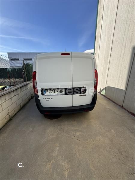 Usado Fiat Doblò 90 CV (66 kW) 2012 Blanco Monovolumen