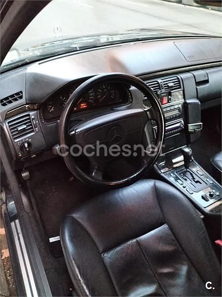 Usado Mercedes E300 Avantgarde 177 CV (130 kW) 1998 Verde Berlina