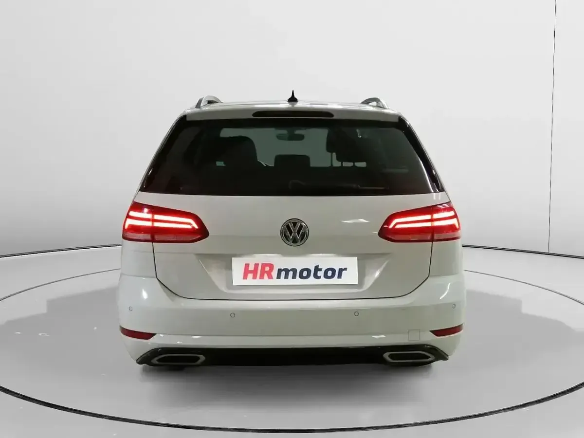 Usado VW Golf VII Advance 150 CV (110 kW) 2020 Blanco Familiar