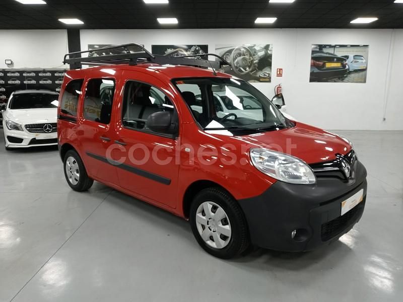 Usado Renault Kangoo Edition One 75 CV (55 kW) 2021 Rojo Familiar