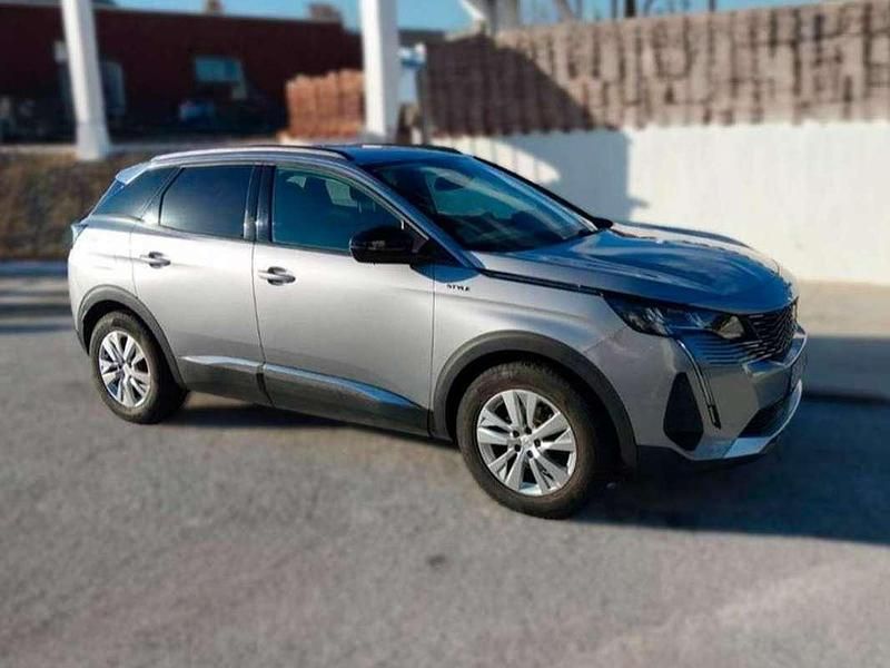 Usado Peugeot 3008 Allure 131 CV (96 kW) 2022 Gris SUV