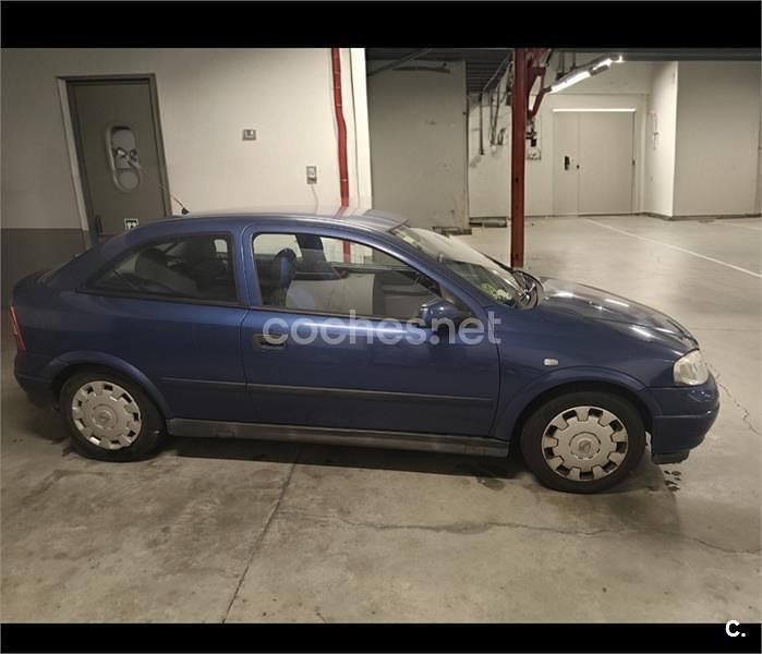 Usado Opel Astra Edition 100 CV (73 kW) 2002 Azul Berlina