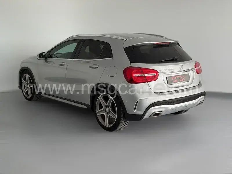 Usado Mercedes GLA200 AMG line 136 CV (100 kW) 2017 Gris / plata SUV