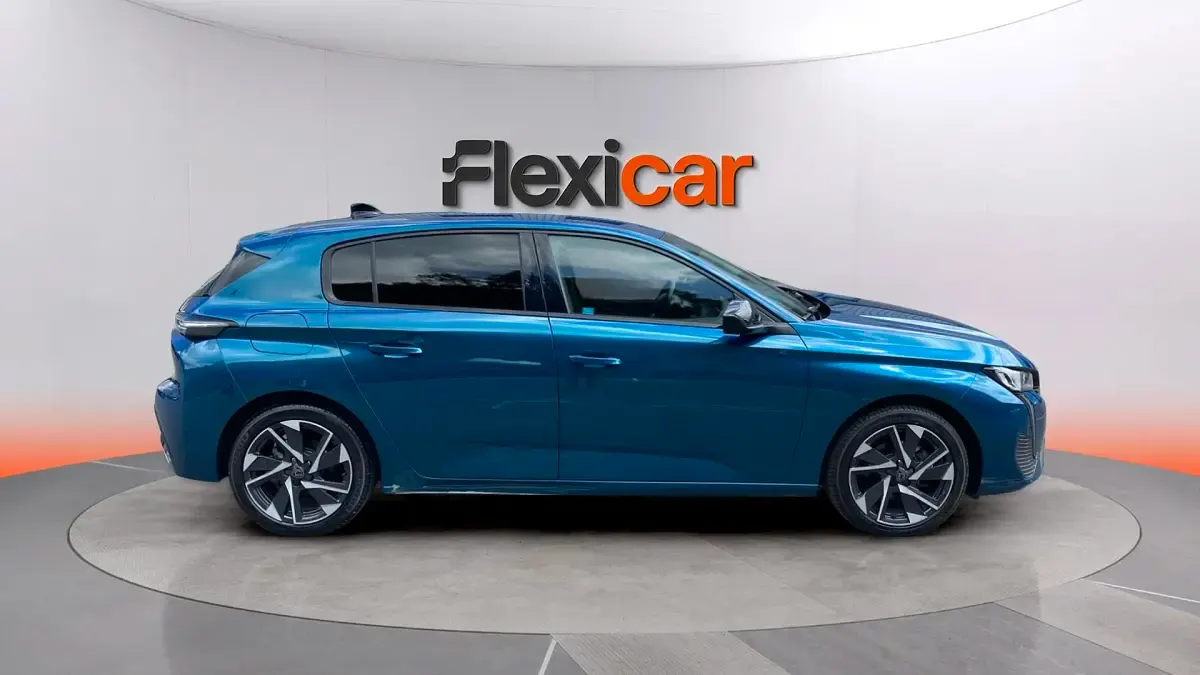 Usado Peugeot 308 Allure 131 CV (96 kW) 2024 Azul Berlina