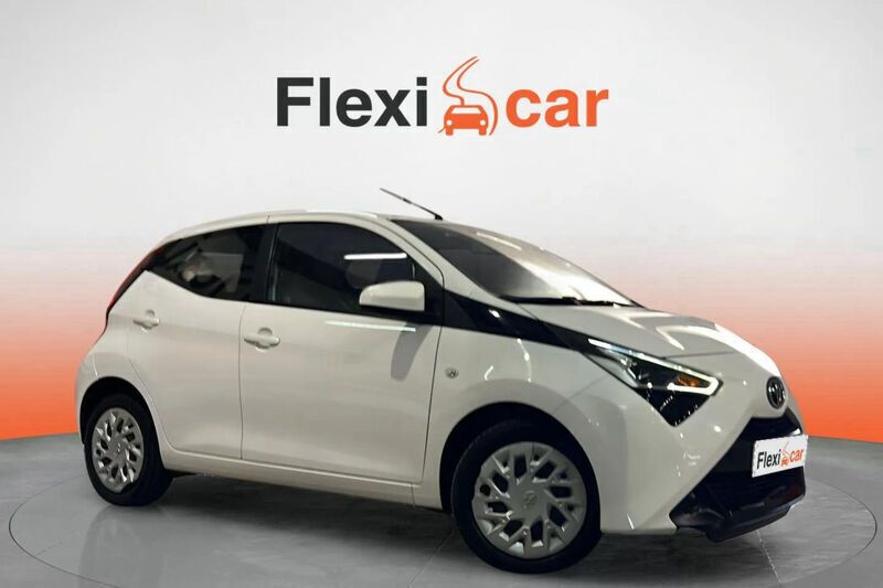 Blanco Usado 2021 Toyota Aygo X-play Utilitario | 12.490 € (Precio justo) - Imagen 1/4