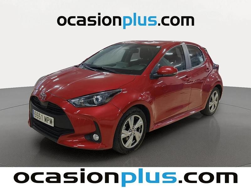 Rojo Usado 2024 Toyota Yaris Hybrid Active Utilitario | 16.410 € (Buen precio) - Imagen 1/4