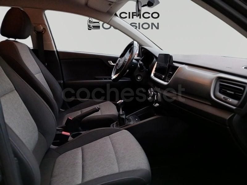Usado Kia Stonic 100 CV (73 kW) 2022 Negro SUV