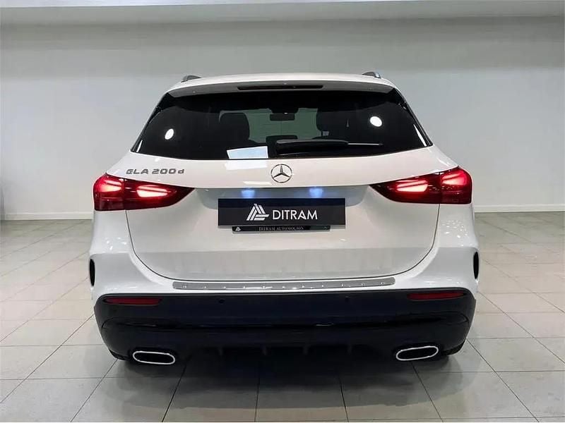 Usado Mercedes GLA200 150 HP (110 kW) 2024 Branco SUV