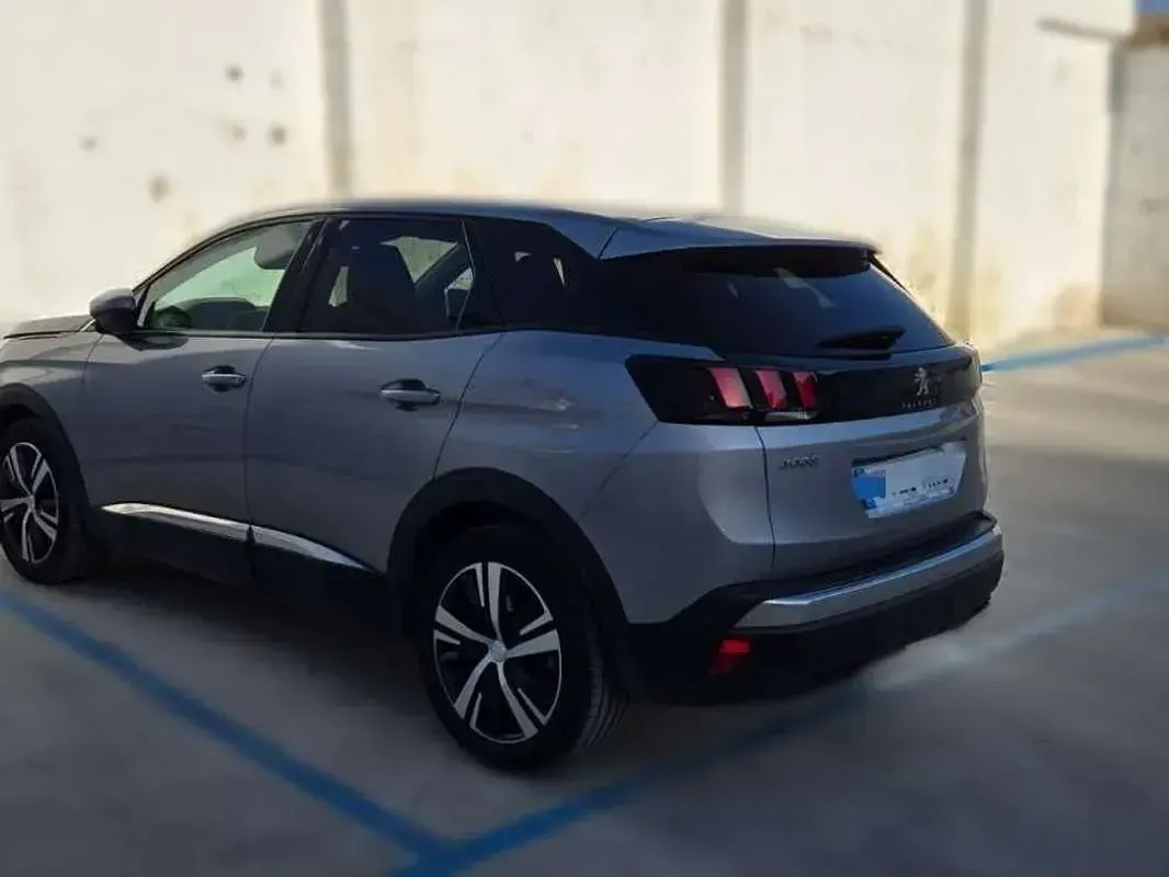 Usado Peugeot 3008 Allure 131 CV (96 kW) 2019 Gris SUV