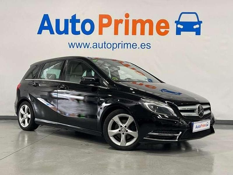 Usado Mercedes B180 109 CV (80 kW) 2012 Negro Monovolumen